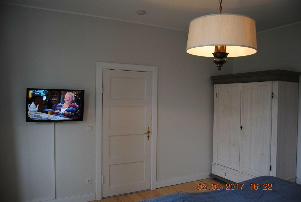 Ruhige Ferienwohnung In Der City Koenigswohnung Kiel Exterior foto